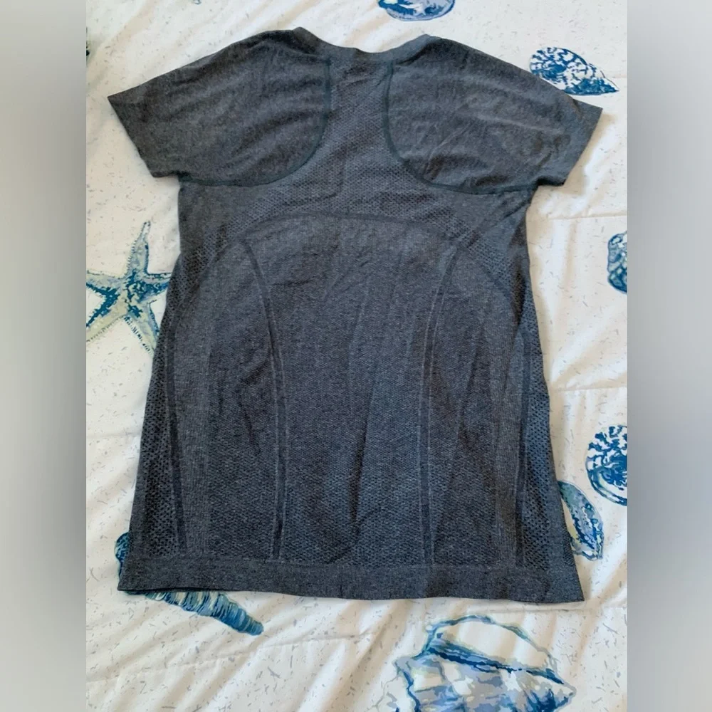 Athleta Momentum Seemless Tee Shirt size Small - Picture 2 of 6
